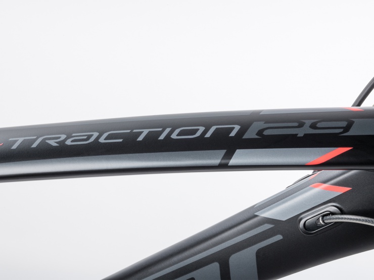 detail AUTHOR Traction 29 2023-24