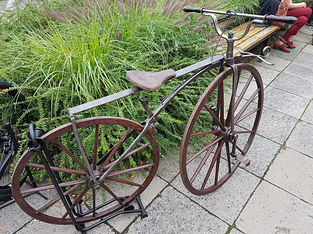 detail AUTHOR Stojan na kolo CC WS97